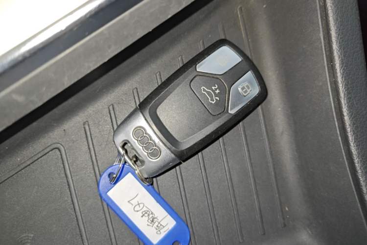 Used Audi Q7 2019 45 TFSI Comfort Model Vehicle Key