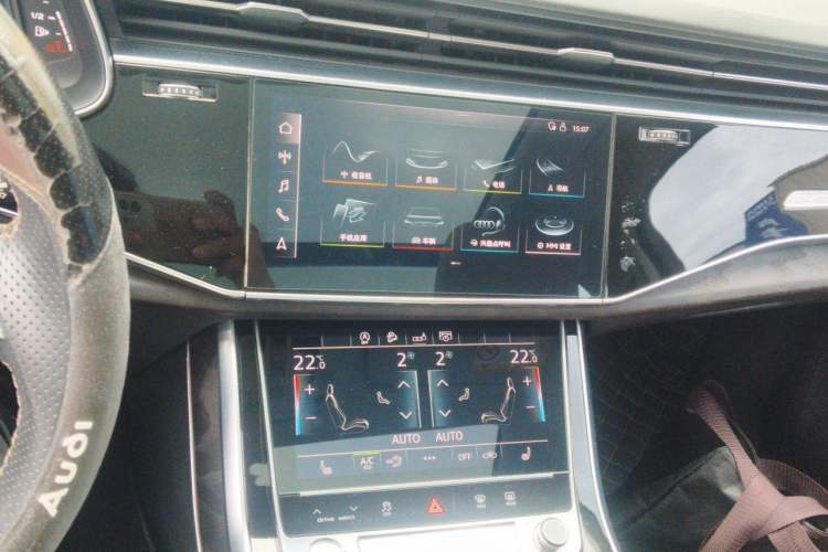 Used Audi Q7 2020 55 TFSI quattro S line sports model Audio And AC Panel