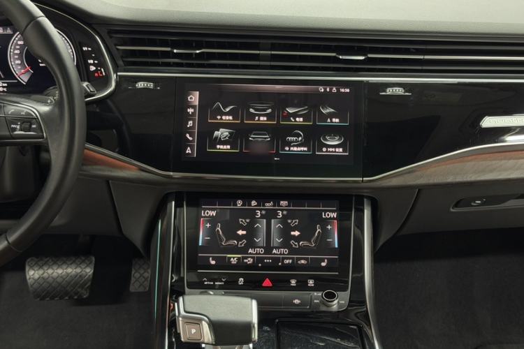 Used Audi Q7 2020 55 TFSI quattro S line sports model Audio And AC Panel