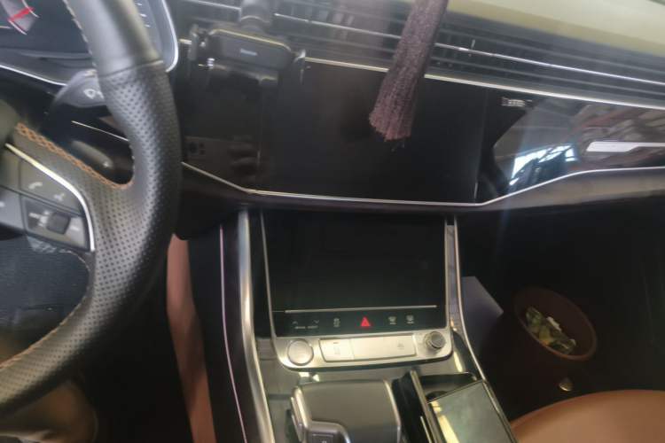 Used Audi Q7 2020 55 TFSI quattro S line sports model Audio And AC Panel