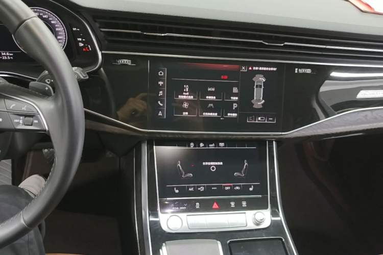 Used Audi Q7 2020 55 TFSI quattro S line sports model Audio And AC Panel