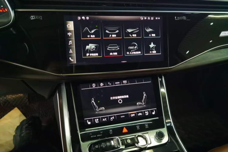 Used Audi Q7 2020 55 TFSI quattro S line sports model Audio And AC Panel