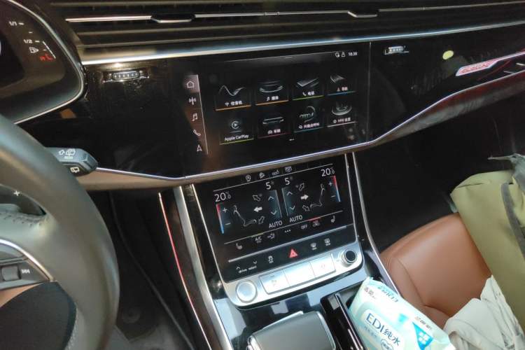 Used Audi Q7 2020 55 TFSI quattro S line sports model Audio And AC Panel