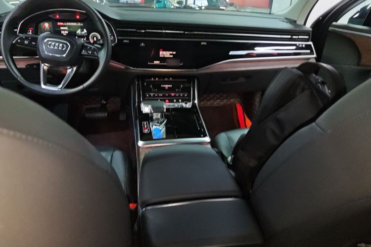 Used Audi Q7 2020 55 TFSI quattro Black Warrior Exclusive Edition Audio And AC Panel