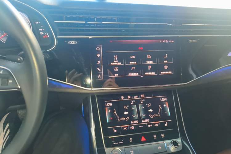 Used Audi Q7 2020 55 TFSI quattro S line sports model Audio And AC Panel