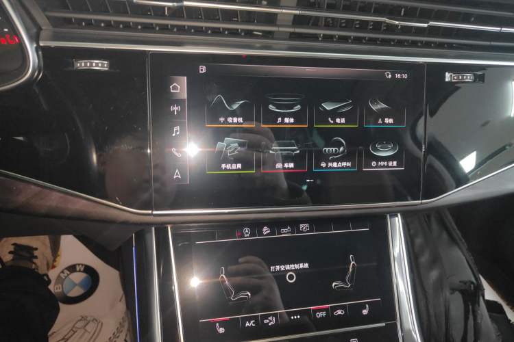 Used Audi Q7 2020 55 TFSI quattro S line sports model Audio And AC Panel