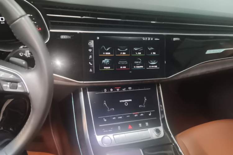 Used Audi Q7 2020 55 TFSI quattro S line sports model Audio And AC Panel