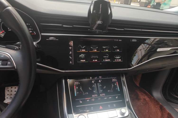 Used Audi Q7 2020 55 TFSI quattro S line sports model Audio And AC Panel