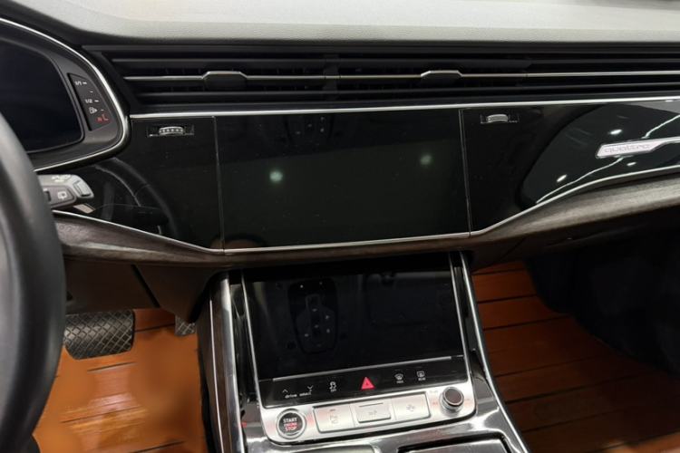 Used Audi Q7 2020 55 TFSI quattro S line sports model Audio And AC Panel