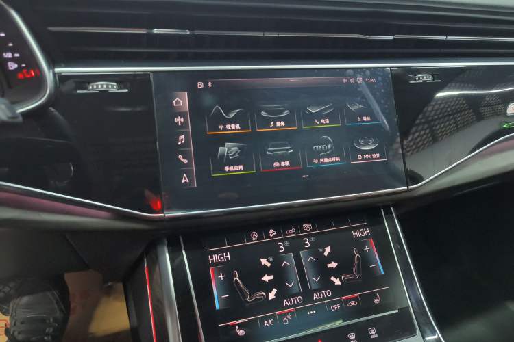 Used Audi Q7 2020 55 TFSI quattro S line sports model Audio And AC Panel