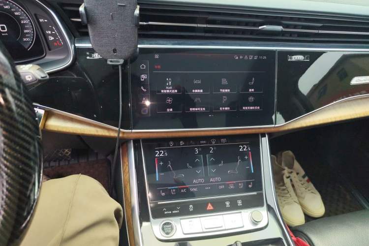 Used Audi Q7 2020 55 TFSI quattro S line Prestige Edition Audio And AC Panel