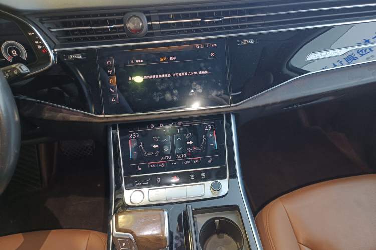 Used Audi Q7 2020 55 TFSI quattro S line sports model Audio And AC Panel