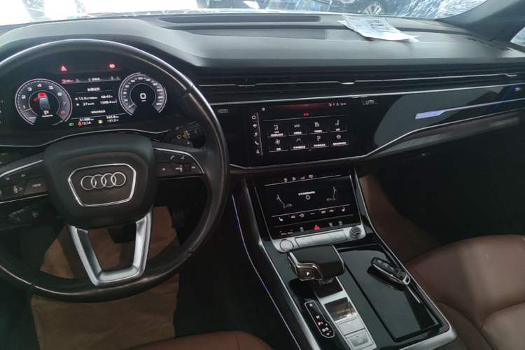 Used Audi Q7 2020 55 TFSI quattro S line sports model Audio And AC Panel