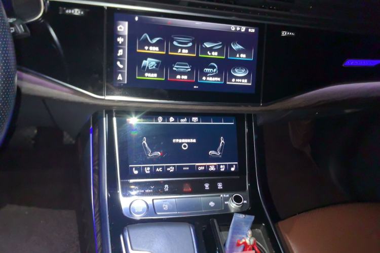 Used Audi Q7 2020 55 TFSI quattro S line sports model Audio And AC Panel
