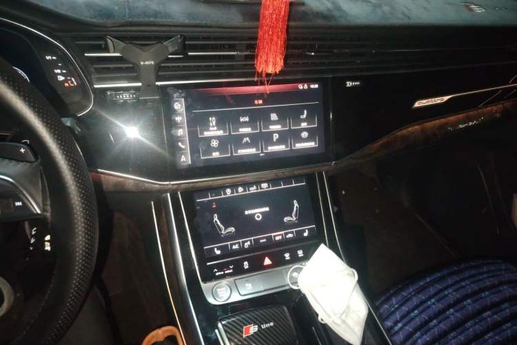 Used Audi Q7 2020 55 TFSI quattro S line sports model Audio And AC Panel