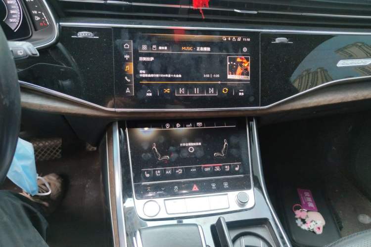 Used Audi Q7 2020 55 TFSI quattro S line sports model Audio And AC Panel