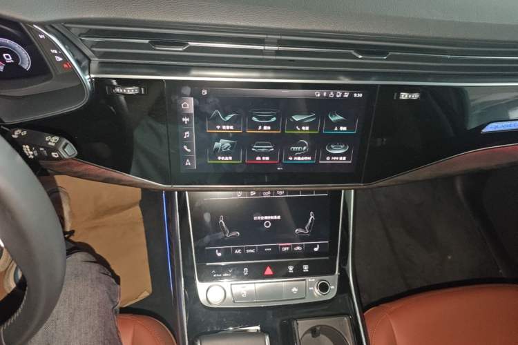 Used Audi Q7 2020 55 TFSI quattro S line sports model Audio And AC Panel