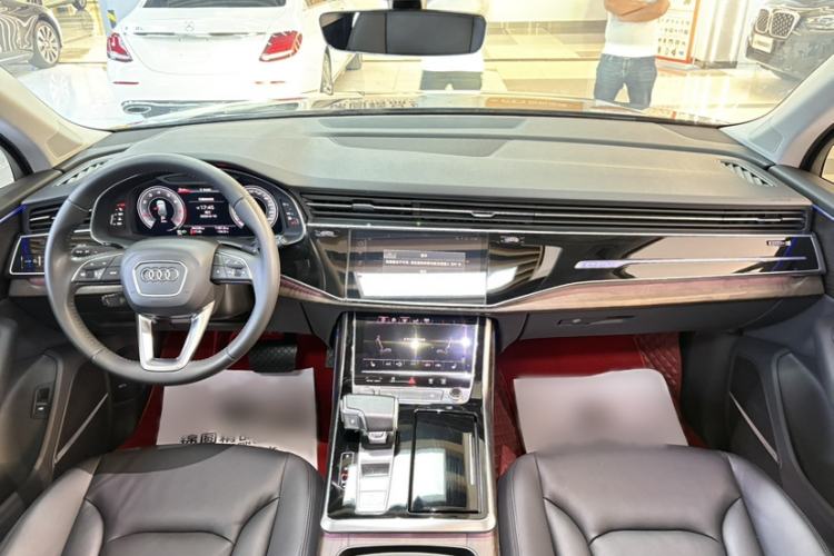 Used Audi Q7 2020 55 TFSI quattro S line sports model Audio And AC Panel