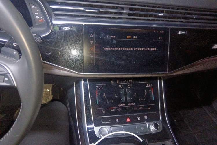 Used Audi Q7 2020 55 TFSI quattro S line sports model Audio And AC Panel