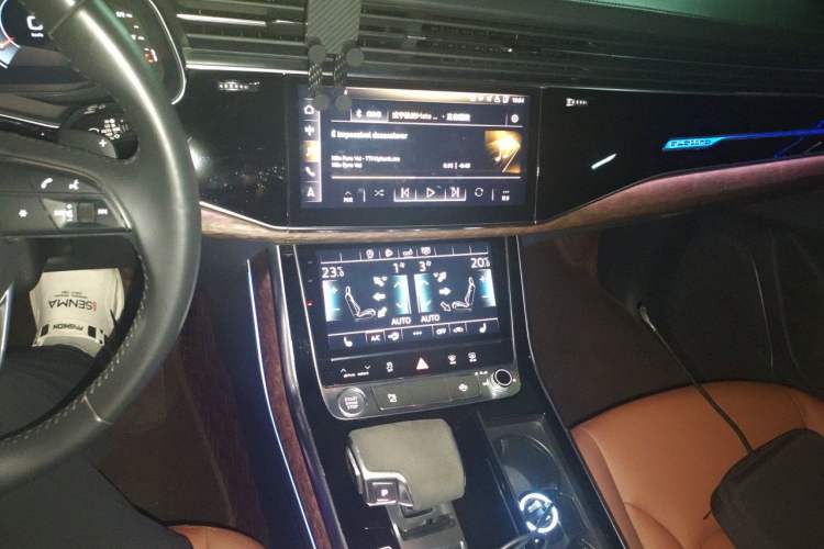Used Audi Q7 2020 45 TFSI quattro Exclusive Edition Audio And AC Panel