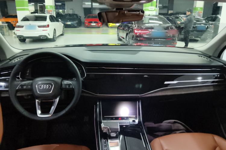 Used Audi Q7 2020 55 TFSI quattro S line sports model Center Console