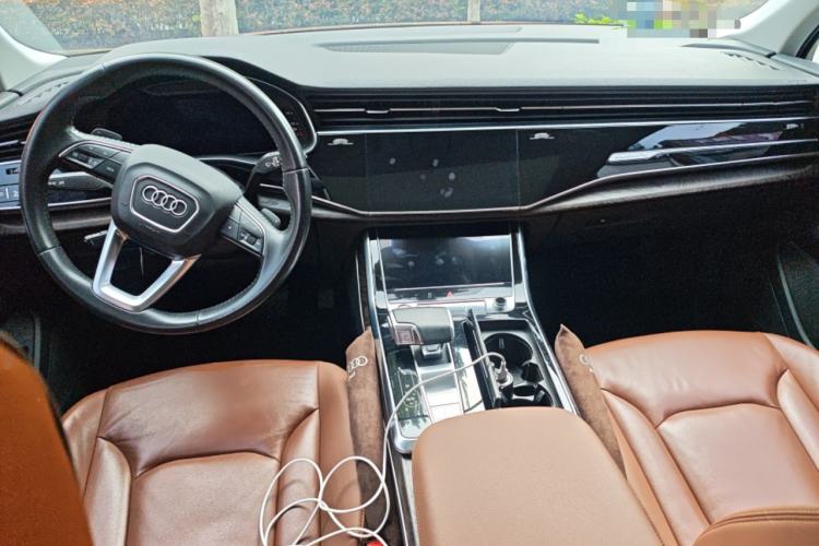Used Audi Q7  Center Console
