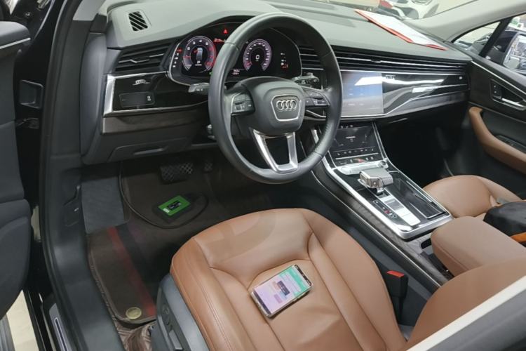 Used Audi Q7 2020 55 TFSI quattro S line sports model Center Console
