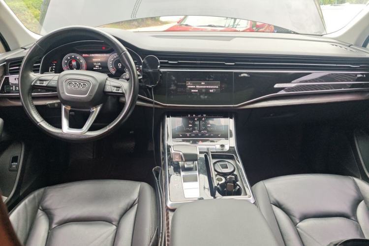 Used Audi Q7 2020 55 TFSI quattro S line sports model Center Console