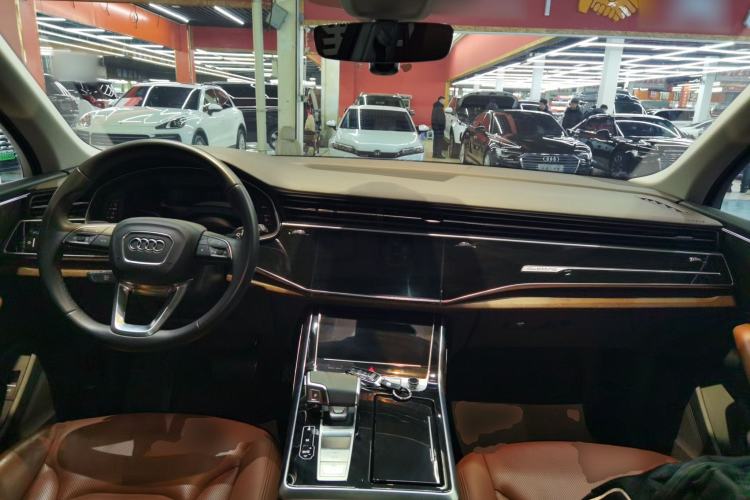 Used Audi Q7 2020 55 TFSI quattro S line sports model Center Console