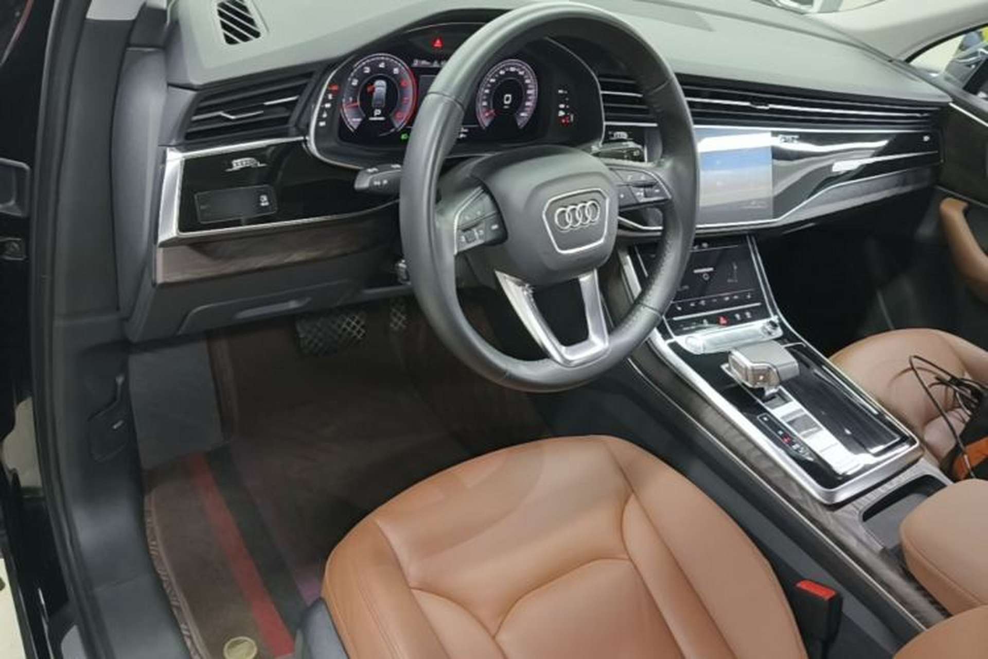 Used Audi Q7 2020 55 TFSI quattro S line sports model Center Console