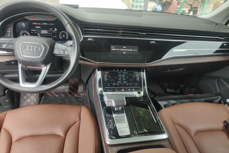Used Audi Q7 2020 55 TFSI quattro S line sports model Center Console