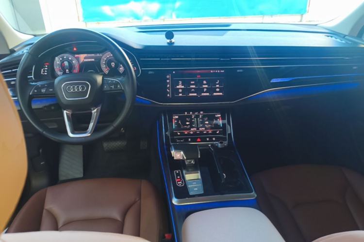Used Audi Q7 2020 55 TFSI quattro S line sports model Center Console