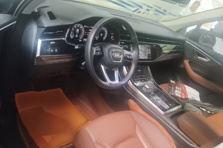 Used Audi Q7 2020 55 TFSI quattro S line sports model Center Console