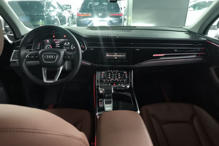 Used Audi Q7 2020 55 TFSI quattro S line sports model Center Console