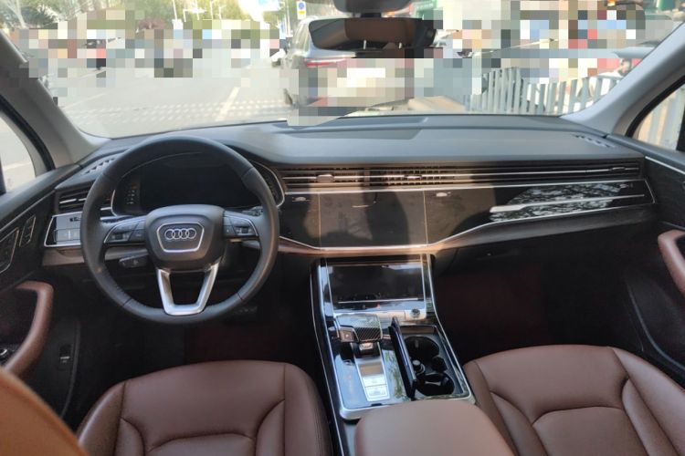 Used Audi Q7 2020 55 TFSI quattro Black Warrior Exclusive Edition Center Console