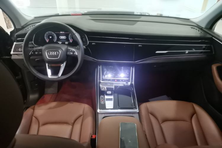Used Audi Q7 2020 55 TFSI quattro Black Warrior Exclusive Edition Center Console