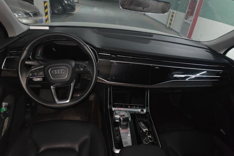 Used Audi Q7 2020 55 TFSI quattro S line sports model Center Console
