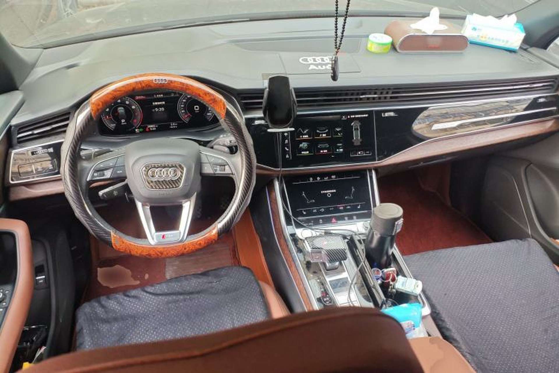 Used Audi Q7 2020 45 TFSI quattro S line Sport Limited Edition Center Console