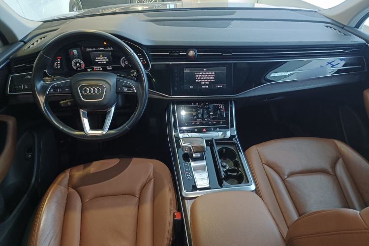 Used Audi Q7 2020 55 TFSI quattro S line sports model Center Console