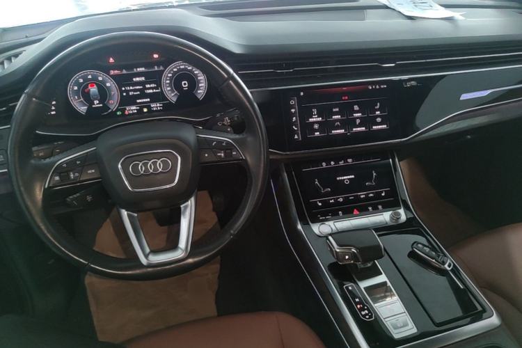 Used Audi Q7 2020 55 TFSI quattro S line sports model Center Console