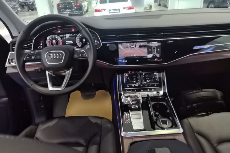 Used Audi Q7 2020 55 TFSI quattro S line sports model Center Console