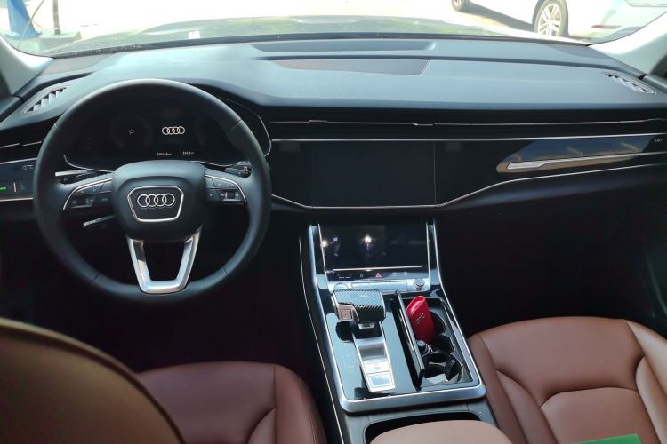 Used Audi Q7 2020 55 TFSI quattro Black Warrior Exclusive Edition Center Console