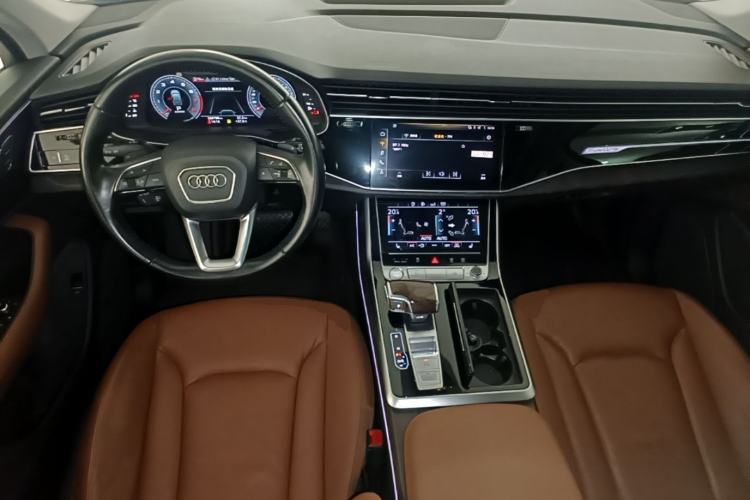 Used Audi Q7 2020 55 TFSI quattro S line sports model Center Console