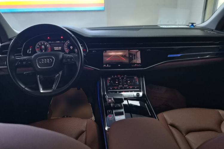 Used Audi Q7 2020 55 TFSI quattro S line sports model Center Console