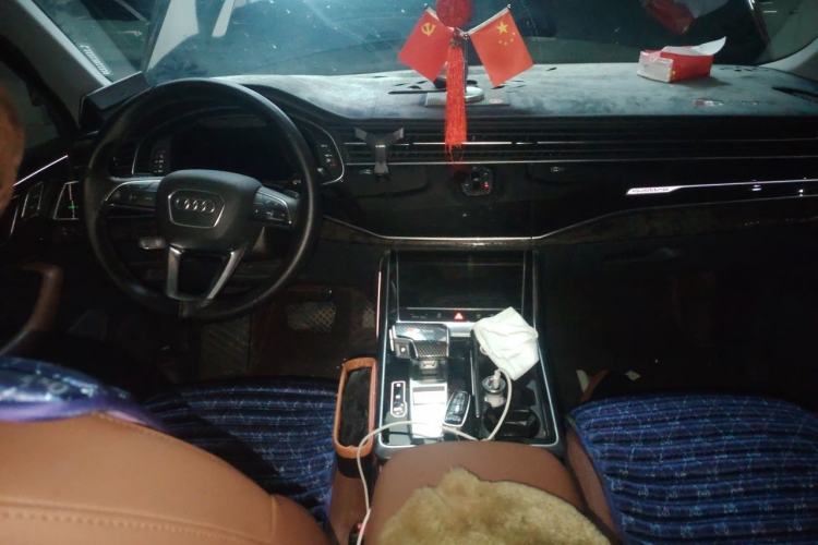 Used Audi Q7 2020 55 TFSI quattro S line sports model Center Console