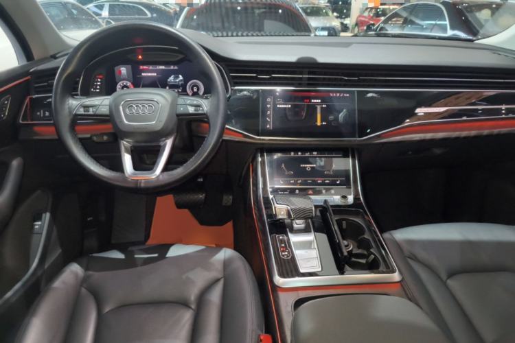 Used Audi Q7 2020 55 TFSI quattro S line sports model Center Console