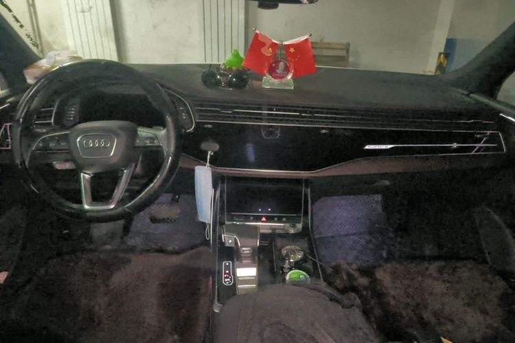 Used Audi Q7 2020 55 TFSI quattro Black Warrior Exclusive Edition Center Console