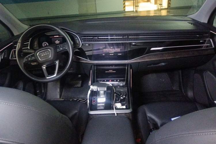 Used Audi Q7 2020 55 TFSI quattro S line sports model Center Console