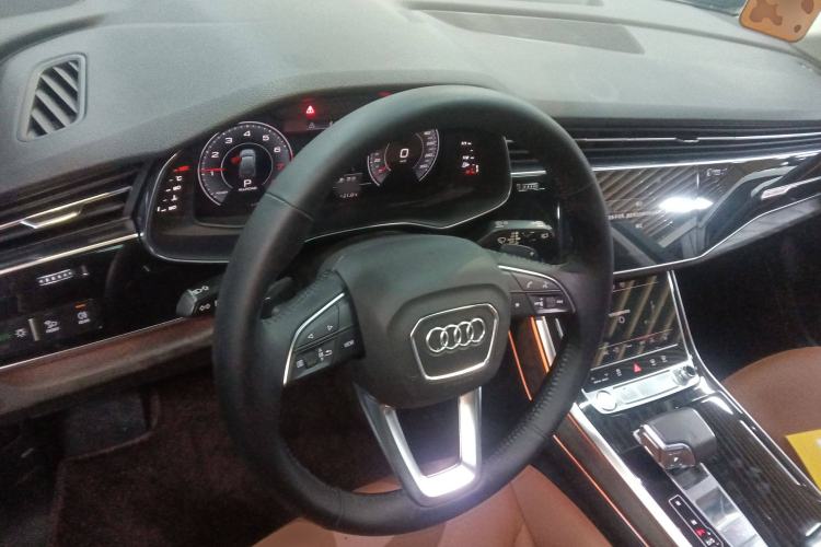 Used Audi Q7 2020 55 TFSI quattro S line sports model Center Console