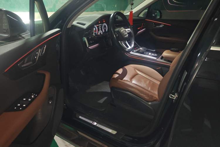 Used Audi Q7 2020 55 TFSI quattro S line sports model Driver Seat